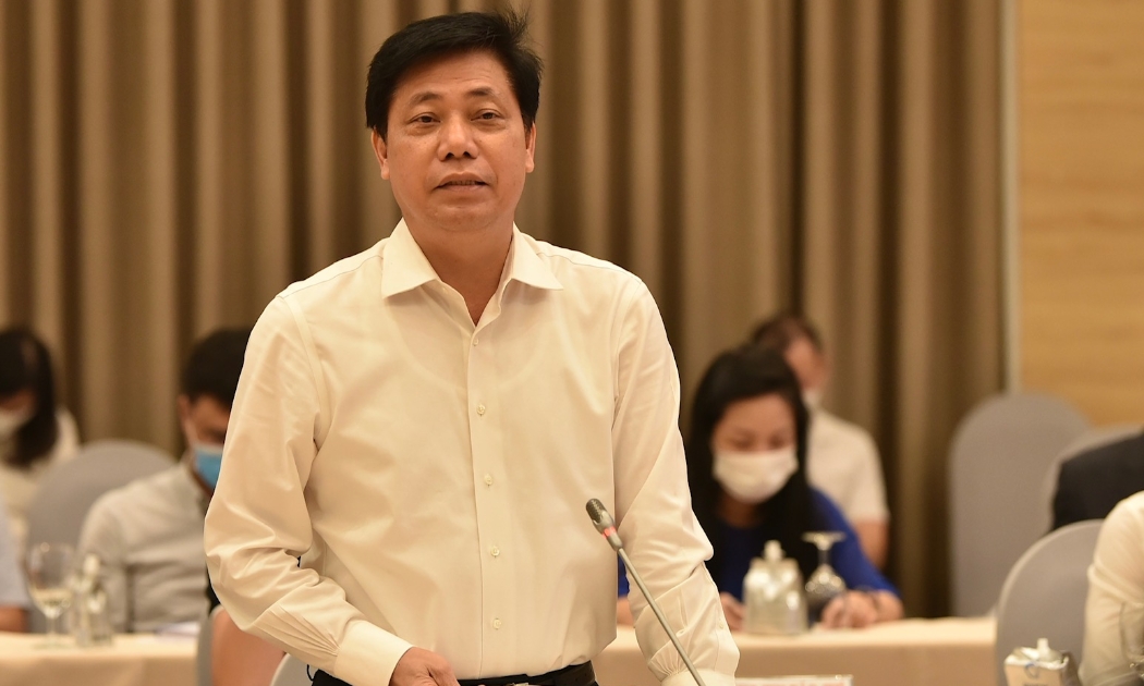 Thứ trưởng Bộ Giao thông vận tải Nguyễn Ngọc Đông trả lời báo chí tại họp báo - Ảnh: VGP/Nhật Bắc