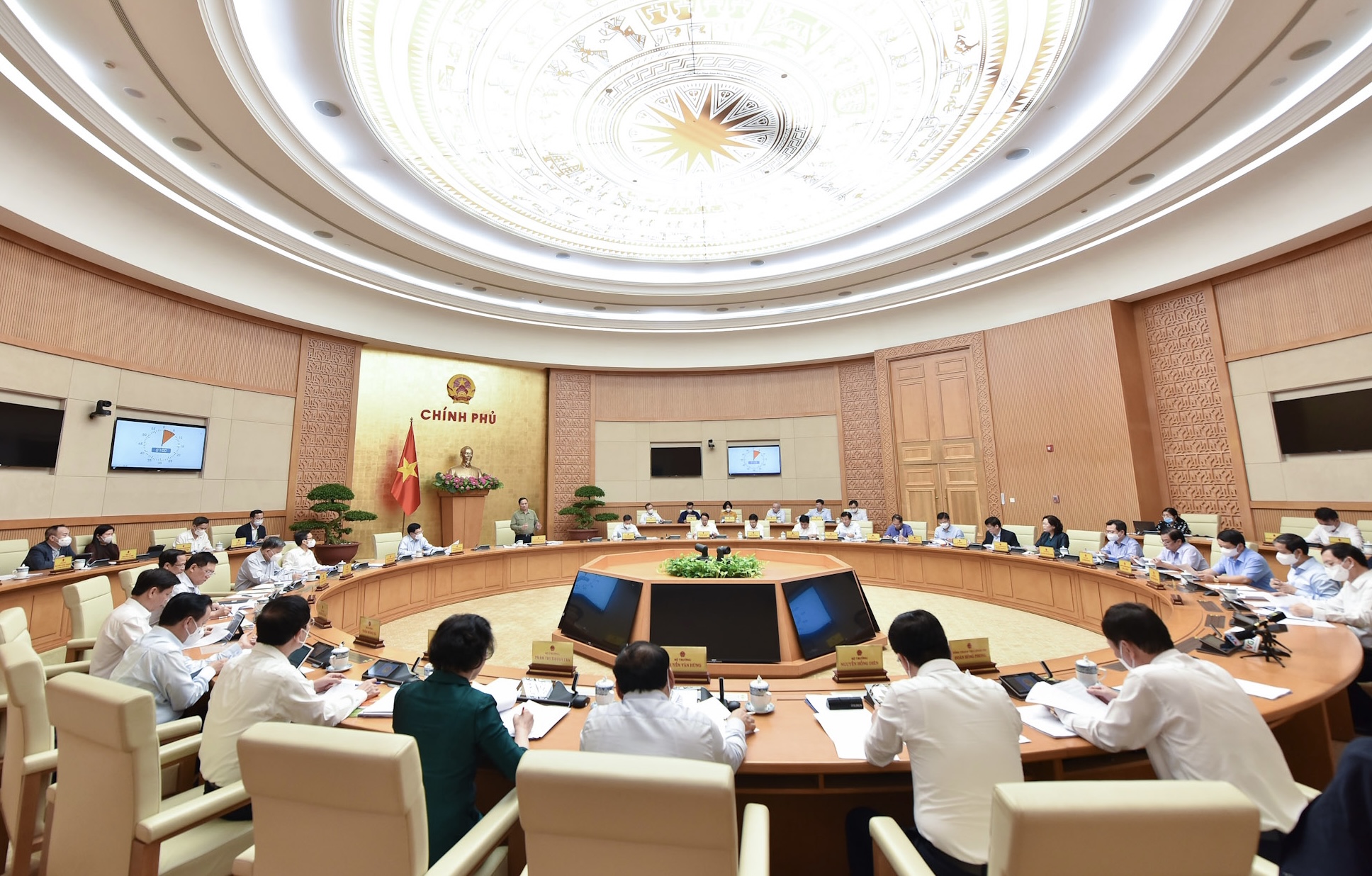 Phiên họp Chính phủ thường kỳ tháng 10 dưới sự chủ trì của Thủ tướng Phạm Minh Chính - Ảnh: VGP