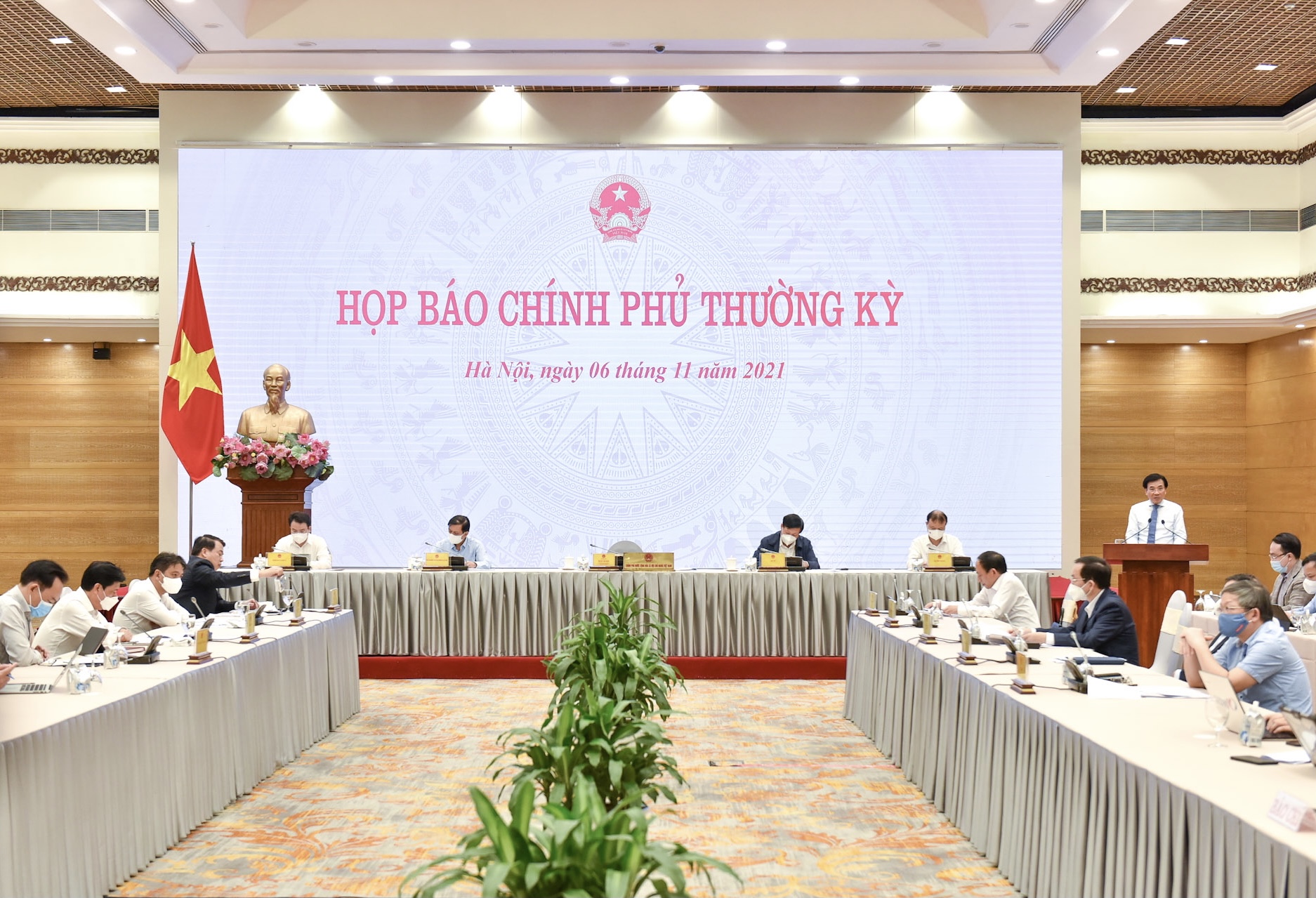 Bộ trưởng, Chủ nhiệm Văn phòng Chính phủ Trần Văn Sơn phát biểu tại họp báo Chính phủ thường kỳ tháng 10 chiều 6/11 - Ảnh: VGP