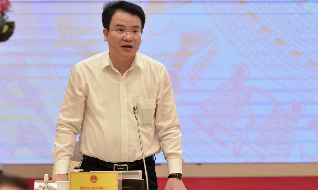Thứ trưởng Bộ Kế hoạch và Đầu tư Trần Quốc Phương trả lời báo chí tại họp báo - Ảnh: VGP/Nhật Bắc