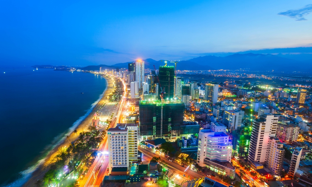Nhờ lợi thế về bờ biển đẹp, hạ tầng đồng bộ, thu hút du khách, thị trường Nha Trang luôn được giới đầu tư để mắt.