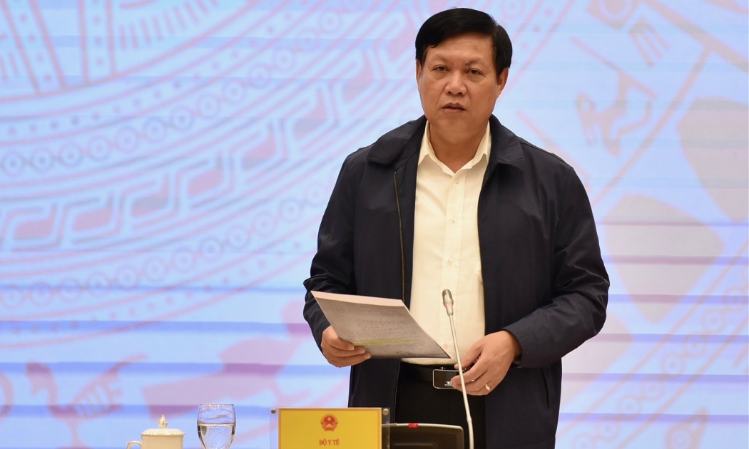 Thứ trưởng Bộ Y tế Đỗ Xuân Tuyên trả lời báo chí tại họp báo chiều 6/11 - Ảnh: VGP/Nhật Bắc