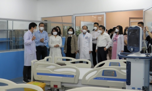 Vietcombank tài trợ thiết bị y tế trị giá 4.4 tỷ đồng cho Bệnh viện điều trị Covid-19 Trưng Vương