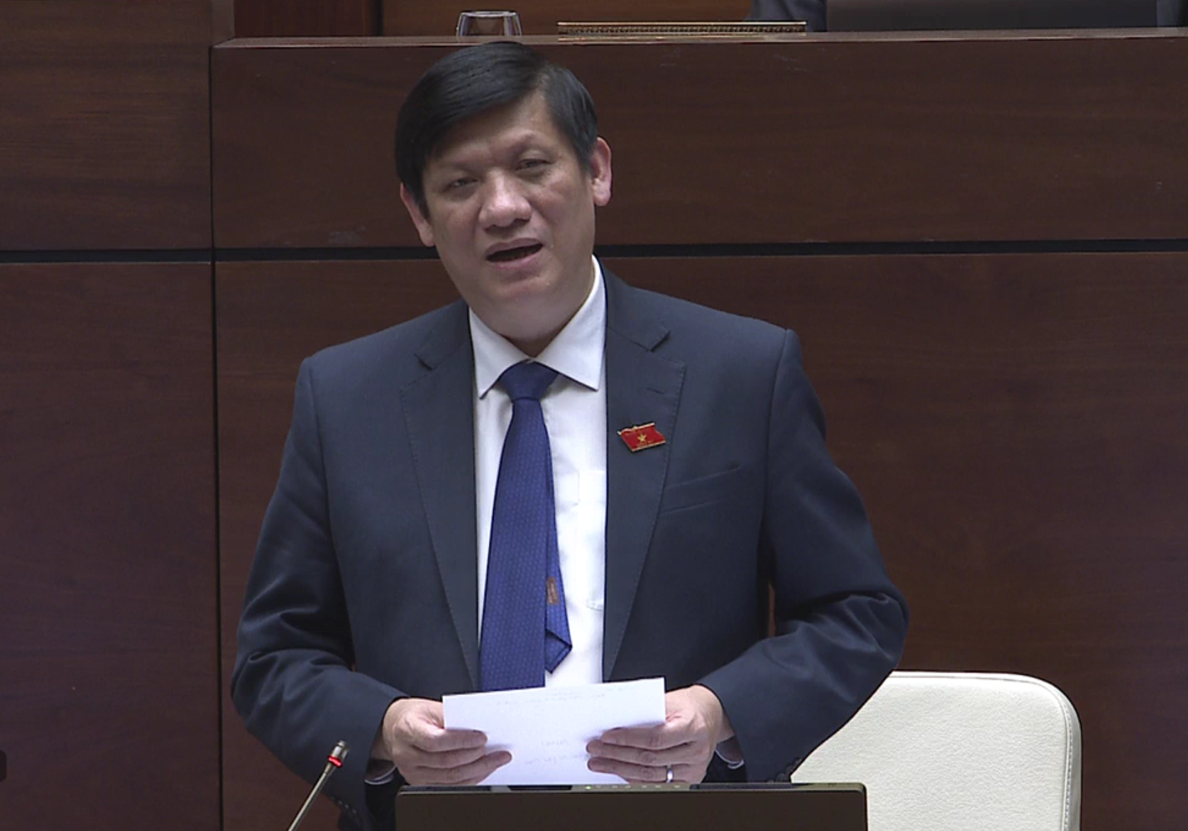 Bộ trưởng Y tế Nguyễn Thanh Long trả lời chất vấn của đại biểu Quốc hội.