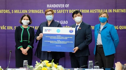 Australia & UNICEF providing vaccines