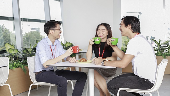 Công ty duy trì sự linh hoạt, phối hợp nhịp nhàng giữa các bộ phận, phòng ban khác nhau, nhờ nền tảng an sinh tại nơi làm việc.