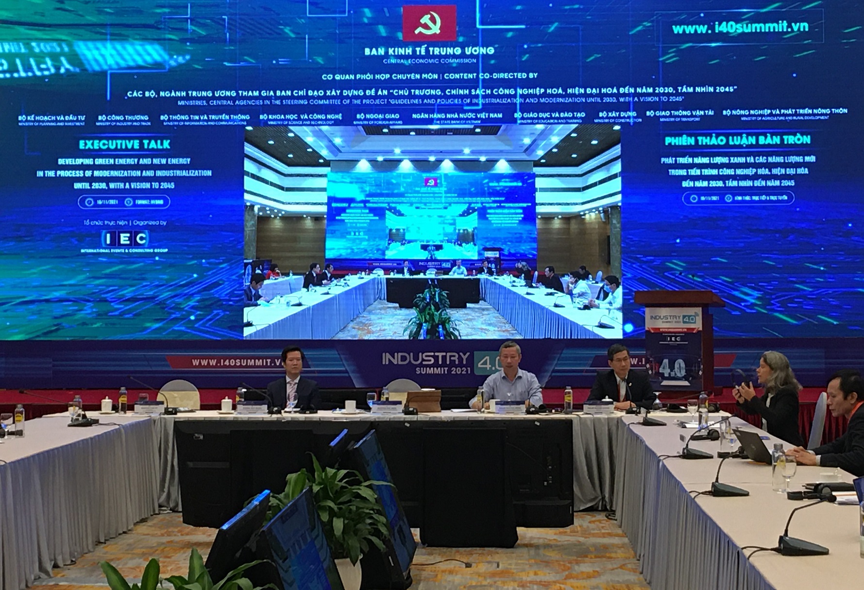 Hội thảo năng lượng xanh được tổ chức theo hình thức trực tiếp và trực tuyến.