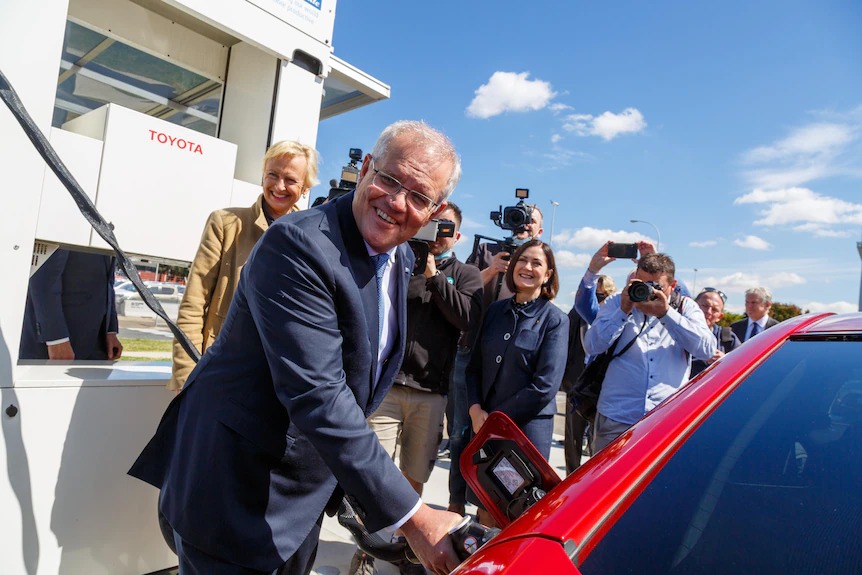Scott Morrison nói rằng chiến lược của chính phủ sẽ thúc đẩy tiêu thụ xe điện. Ảnh: ABC News