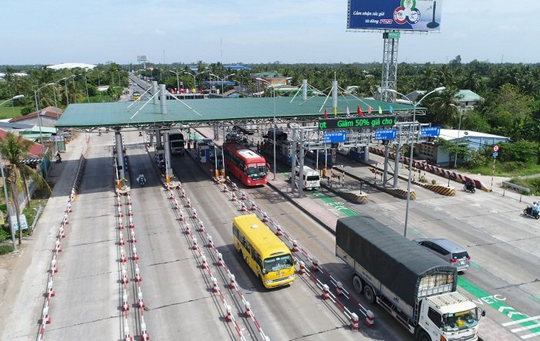 TRạm thu phí B.O.T Cai Lậy bắt đầu thu phí từ ngày 14/8/2017 nhưng ngay sau đó đã phải dừng thu phí do phản ứng từ phía người dân