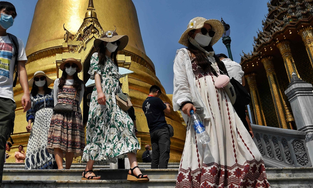Du khách Trung Quốc tại cung điện Hoàng Gia Thái Lan ngày 29/1/2020 - Ảnh: AFP