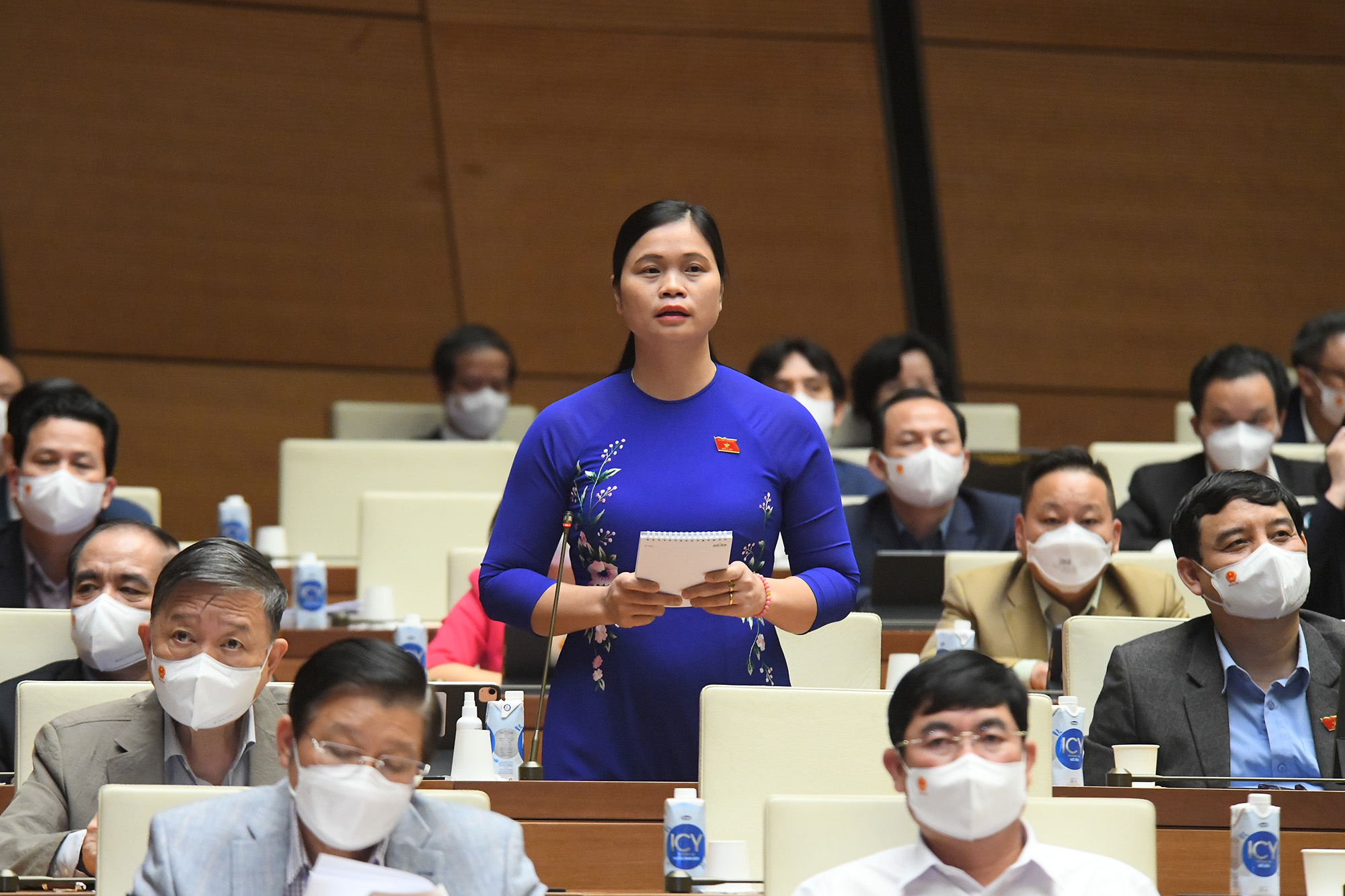 Đại biểu Ma Thị Th&uacute;y - Đo&agrave;n ĐBQH tỉnh Tuy&ecirc;n Quang đặt c&acirc;u hỏi chất vấn