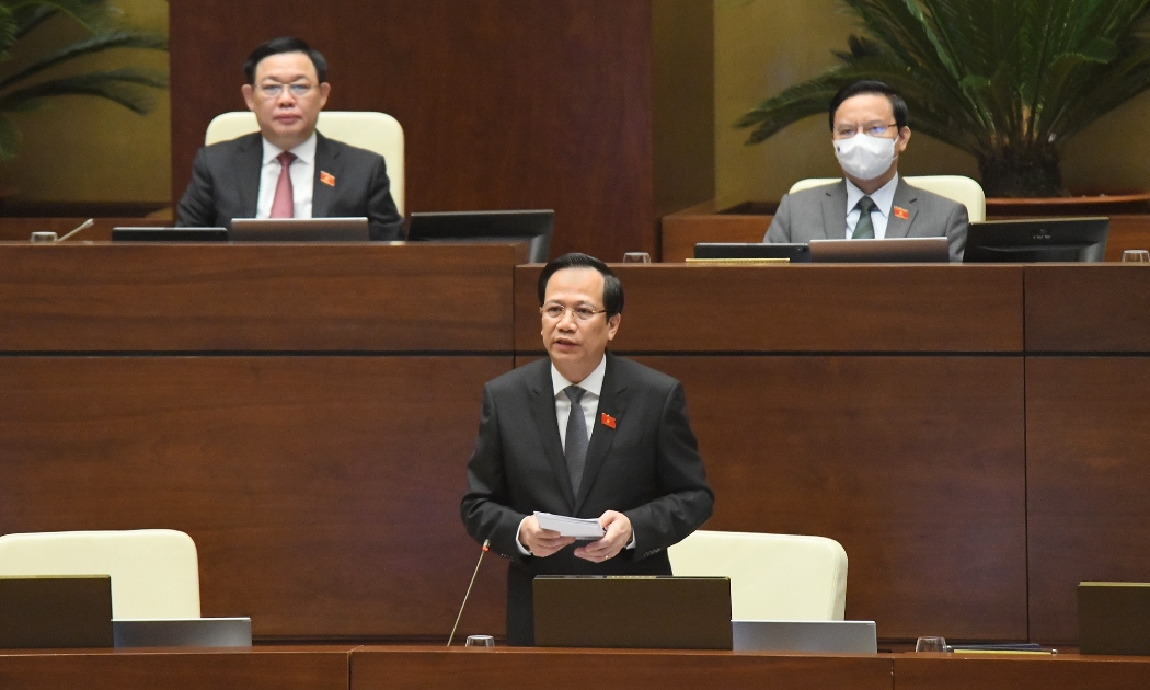 Bộ trưởng Bộ Lao động - Thương binh và Xã hội Đào Ngọc Dung tiếp tục trả lời trong phiên chất vấn đầu giờ sáng 11/11. Ảnh - Quochoi.vn.