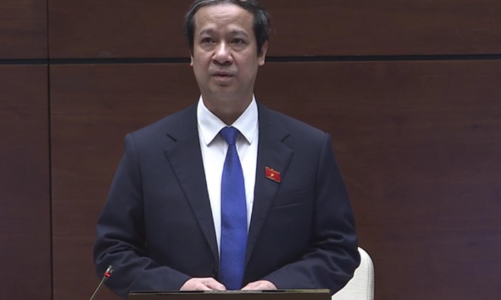 Bộ trưởng Giáo dục và Đào tạo trả lời chất vấn về sách giáo khoa có “sạn”