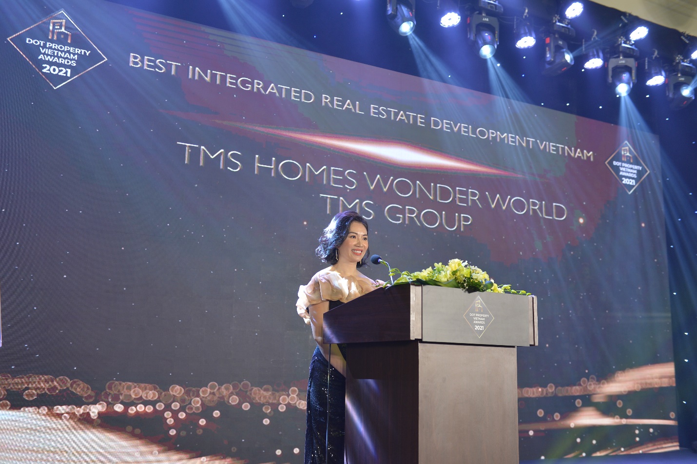 Bà Đào Hồng Anh - Giám đốc Ban Truyền thông và Quản trị Thương hiệu - TMS Group chia sẻ tại Lễ trao giải.