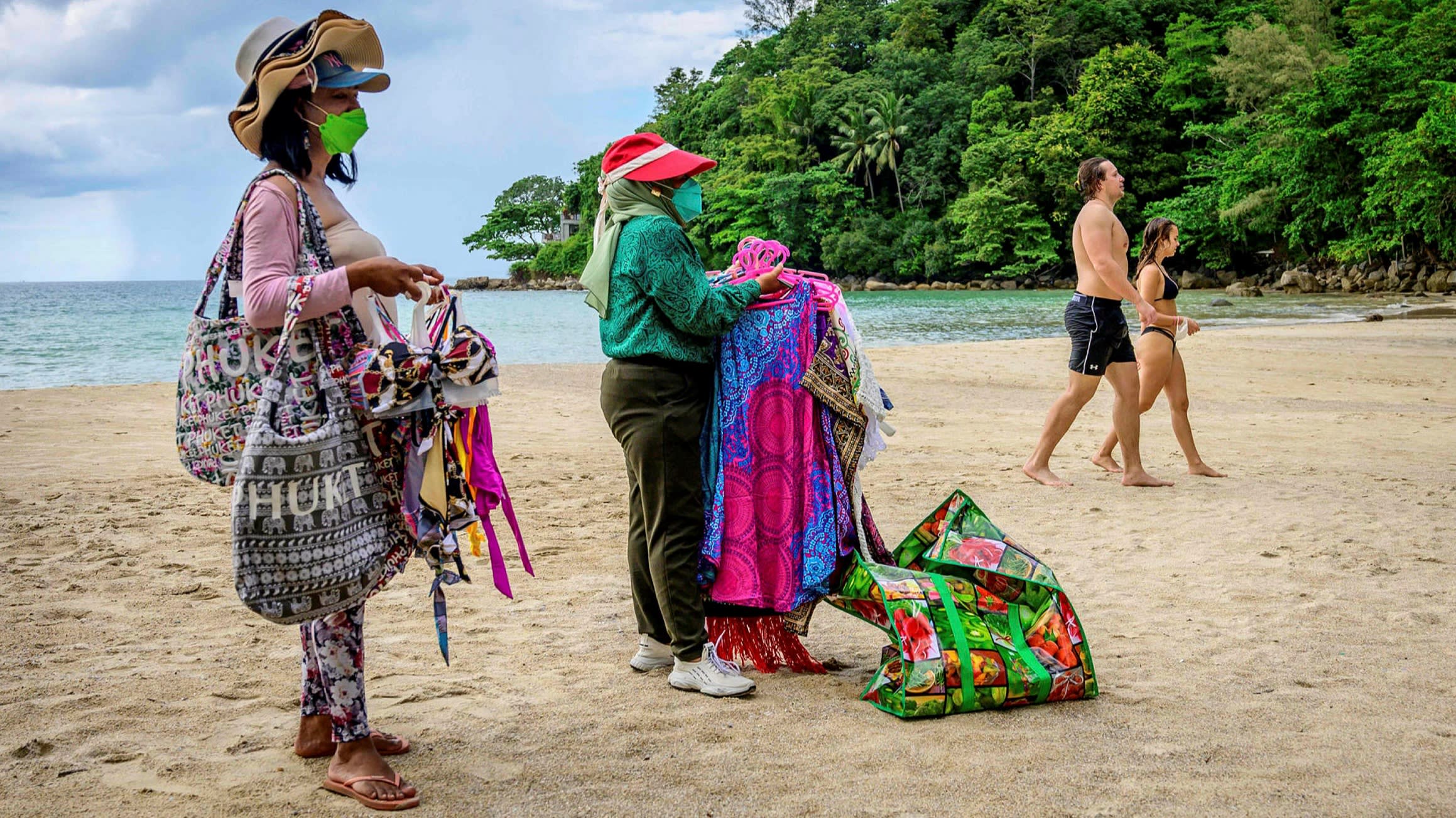 C&aacute;c địa điểm du lịch đ&atilde; xuất hiện b&oacute;ng d&aacute;ng kh&aacute;ch quốc tế, nhưng t&igrave;nh h&igrave;nh c&aacute;c dịch vụ du lịch nh&igrave;n chung vẫn ảm đạm.