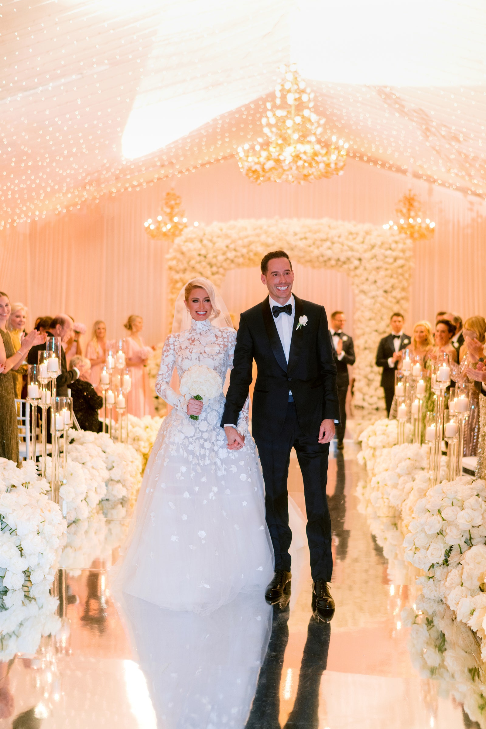 Một vài hình ảnh tại lễ cưới của Paris Hilton và Carter Reum hôm 11/11 vừa qua.