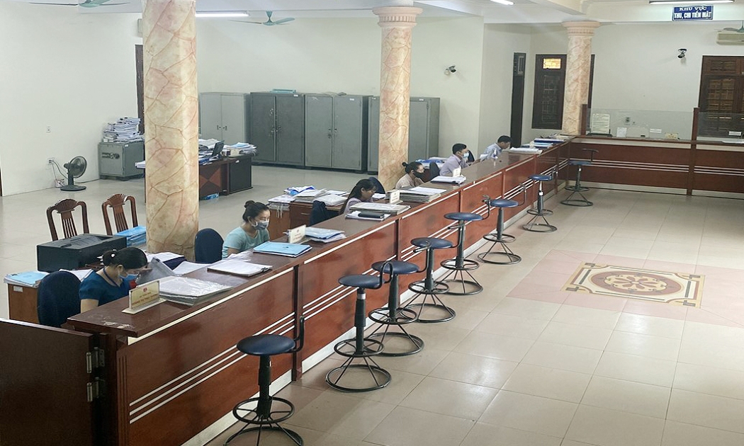 Kho bạc Nhà nước huyện Phú Lương, Thái Nguyên đẩy mạnh thanh toán không dùng tiền mặt và giao dịch điện tử.