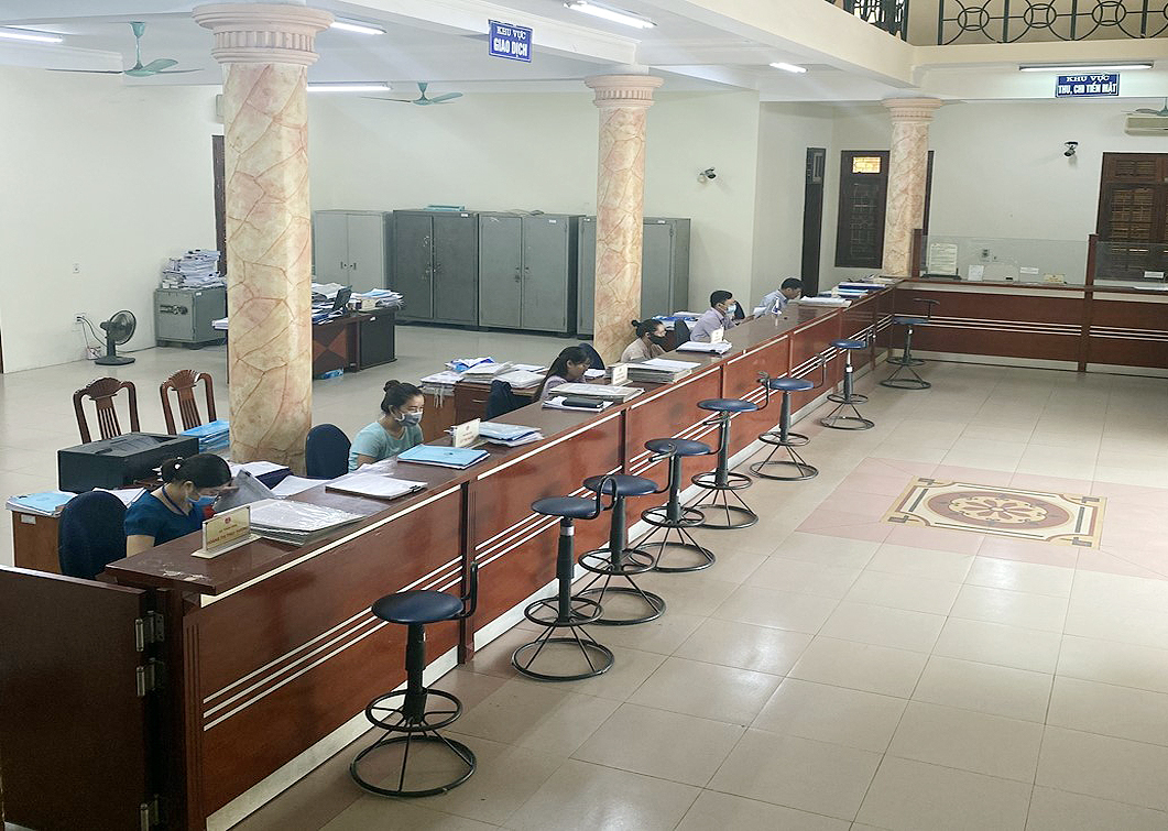 Kho bạc Nhà nước huyện Phú Lương, Thái Nguyên đẩy mạnh thanh toán không dùng tiền mặt và giao dịch điện tử.