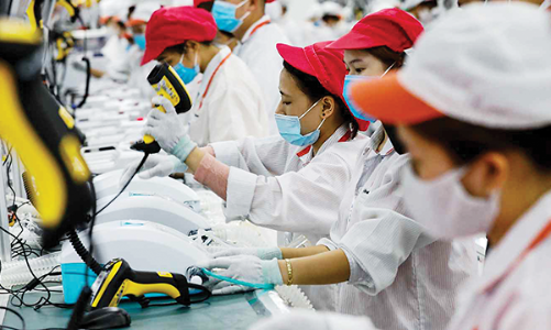 Thu hút, ưu đãi: Kéo lao động trở lại làm việc