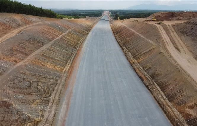 Cao tốc Dầu Gi&acirc;y - Phan Thiết sẽ mở ra nhiều cơ hội lớn cho giao thương kinh tế, du lịch, dịch vụ,&hellip; của La Gi, Phan Thiết, Mũi N&eacute;.