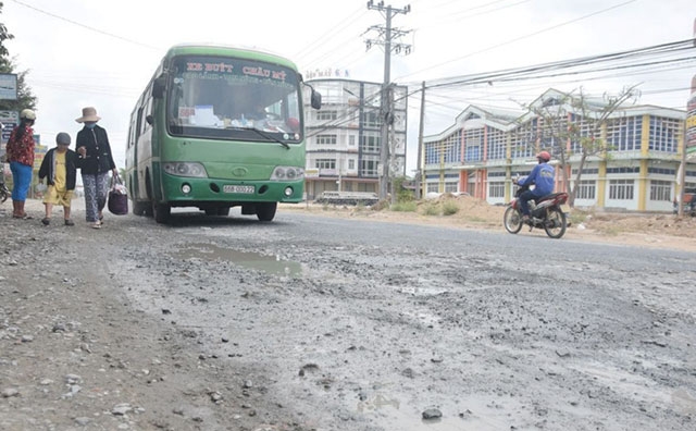 Bộ Giao thông vận tải sẽ bố trí vốn trong kế hoạch đầu tư công trung hạn hoàn thành tuyến tránh Cao Lãnh đang đầu tư dở dang.