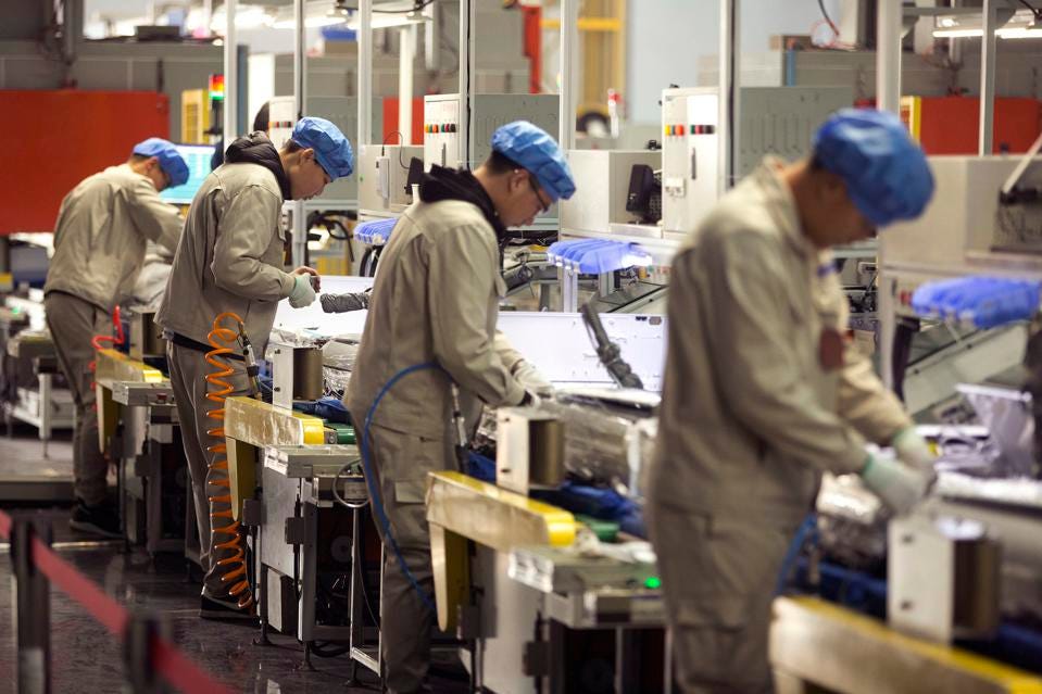 Lợi thế lao động giá rẻ của Trung Quốc đang dần mất đi - Ảnh: Forbes