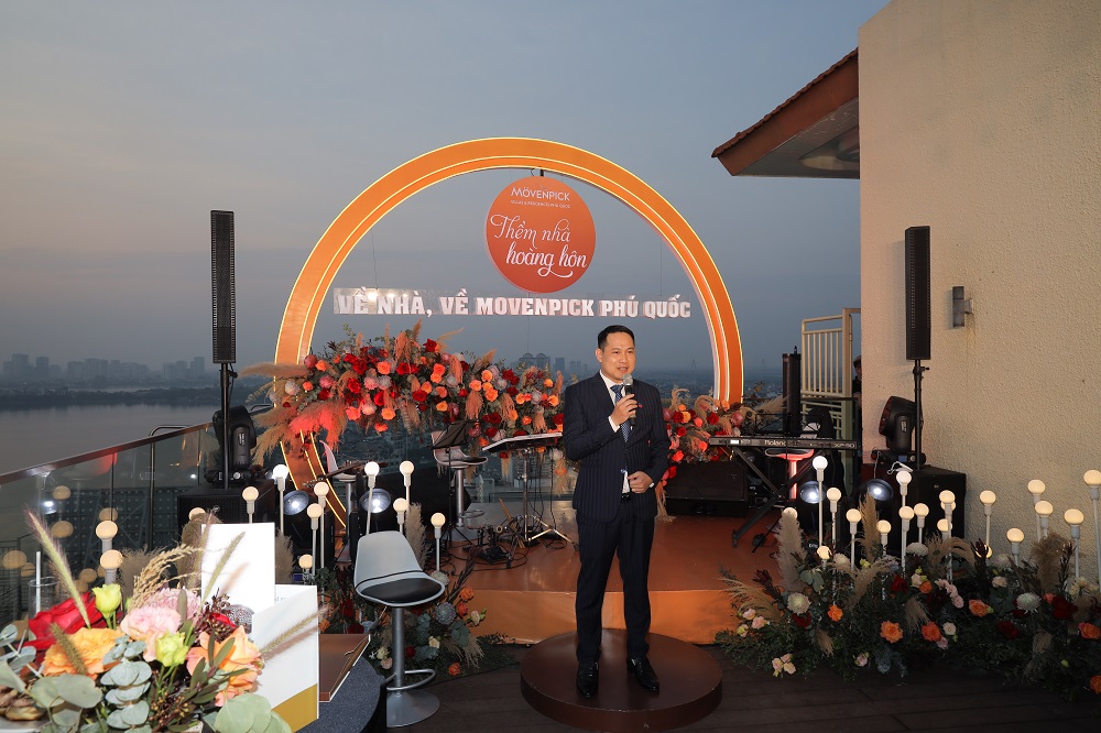 Đại diện MIKGroup chia sẻ th&ocirc;ng tin về ch&iacute;nh s&aacute;ch ưu việt để sở hữu Villa M&ouml;venpick Villas & Residences Ph&uacute; Quốc.