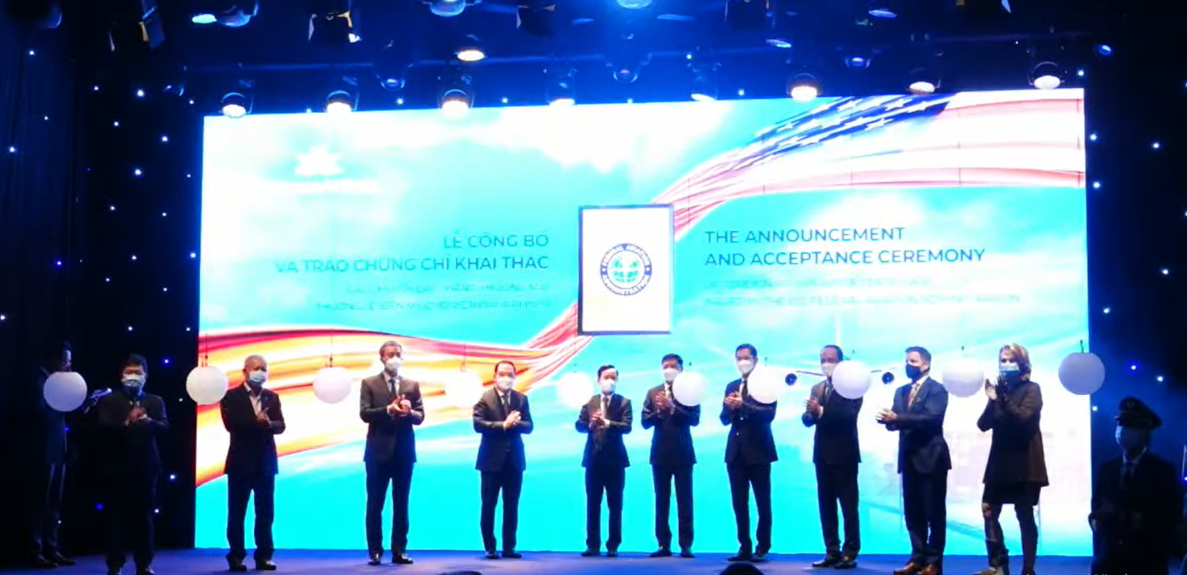 Vietnam Airlines chính thức đón nhận chứng chỉ cấp phép khai thác thường lệ các chuyến bay thẳng thương mại không điểm dừng giữa Việt Nam và Mỹ. 