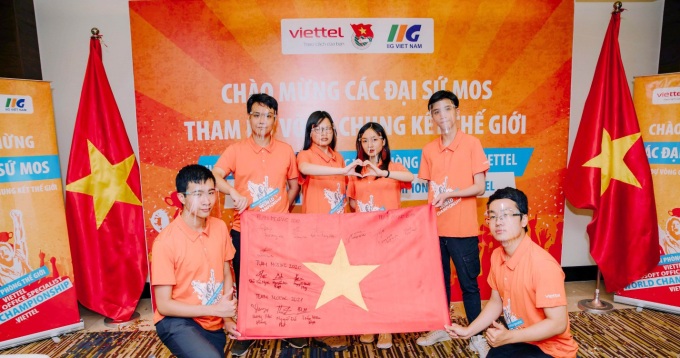C&aacute;c th&agrave;nh vi&ecirc;n đội tuyển Việt Nam tham dự cuộc thi Tin học văn ph&ograve;ng thế giới 2021