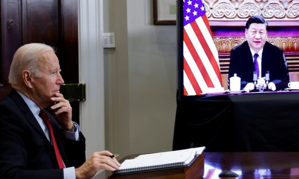 Tổng thống Mỹ Joe Biden (trái) và Chủ tịch Trung Quốc Tập Cận Bình trong cuộc gặp thượng đỉnh trực tuyến ngày 15/11 theo giờ Mỹ - Ảnh: Reuters.