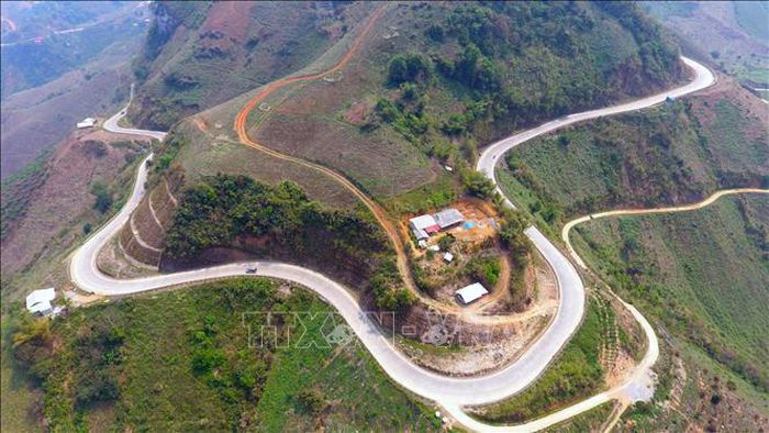 Những khúc cua “tử thần” trên Quốc lộ 37.