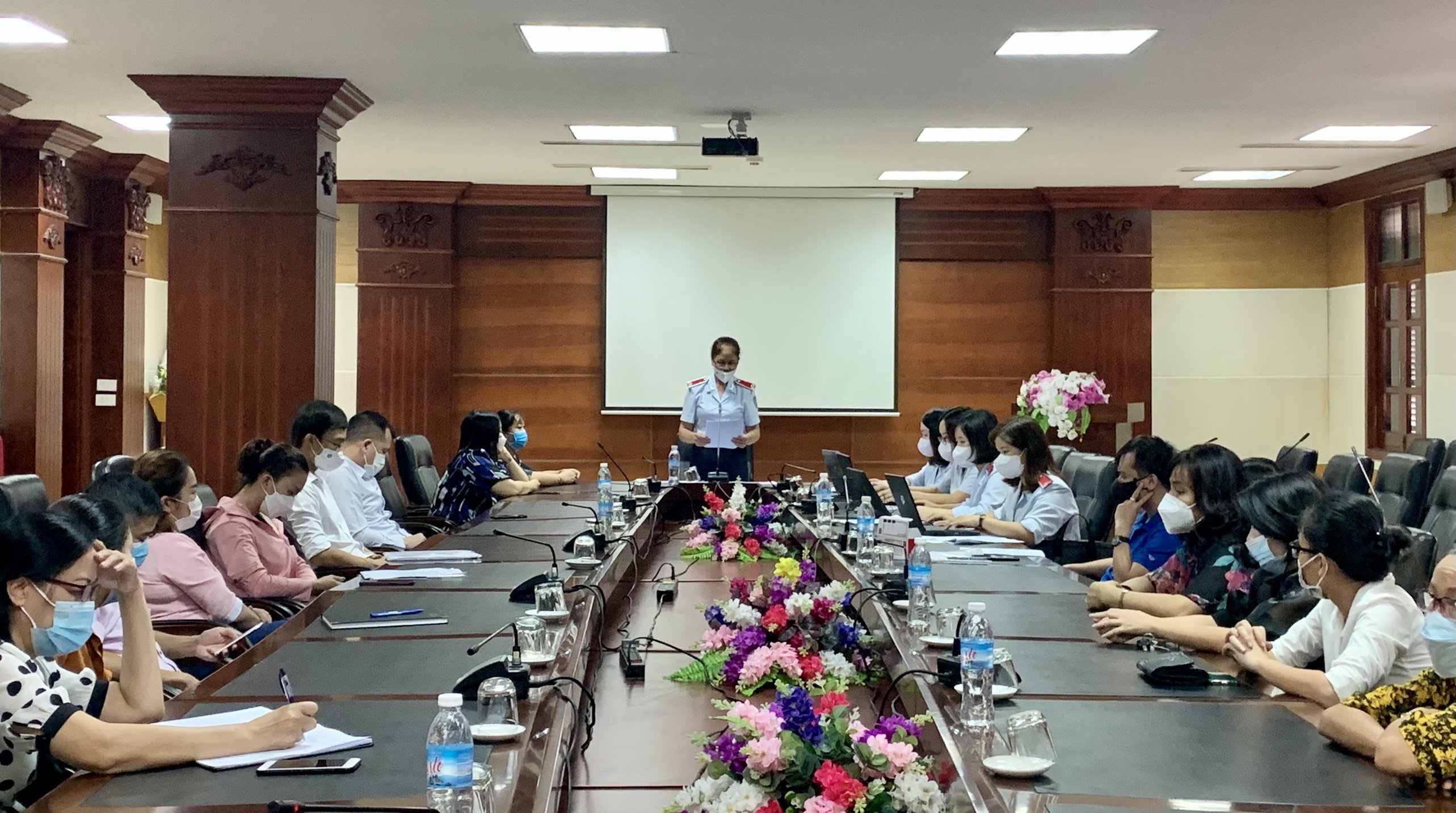 Thanh tra chuyên ngành Bảo hiểm xã hội Quảng Ninh công bố Quyết định thanh tra các doanh nghiệp trên địa bàn tỉnh. Ảnh - Bảo hiểm xã hội Quảng Ninh. 