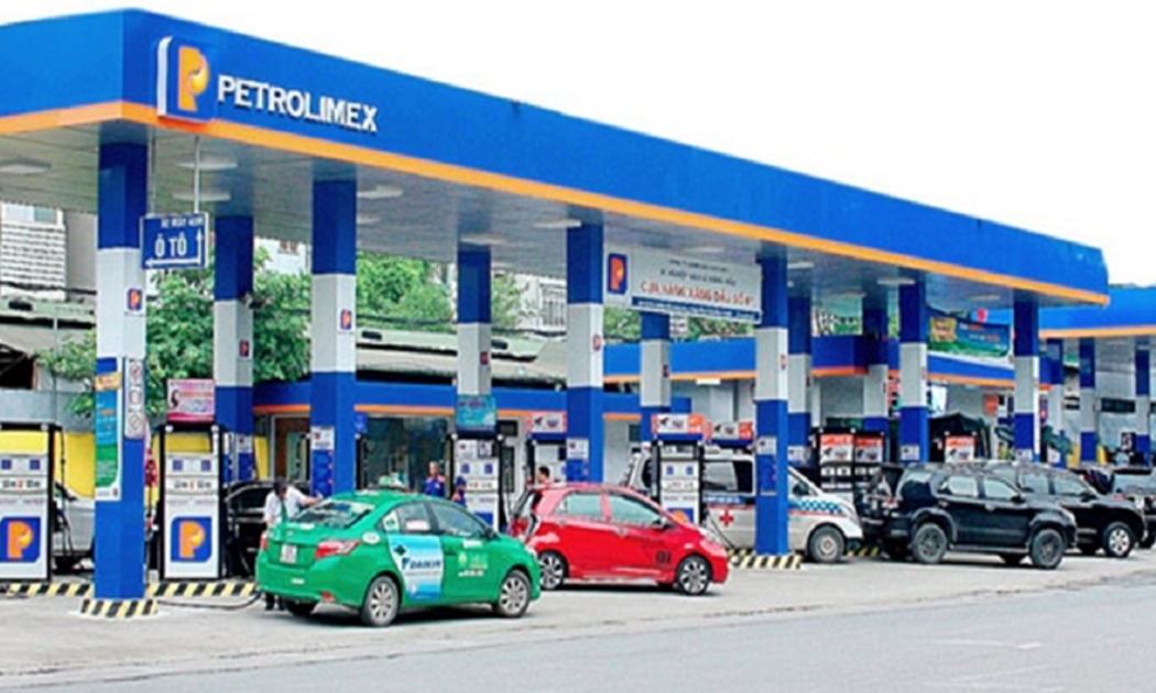 Xăng dầu đồng loạt giảm giá từ 15 h ngày 25/11.