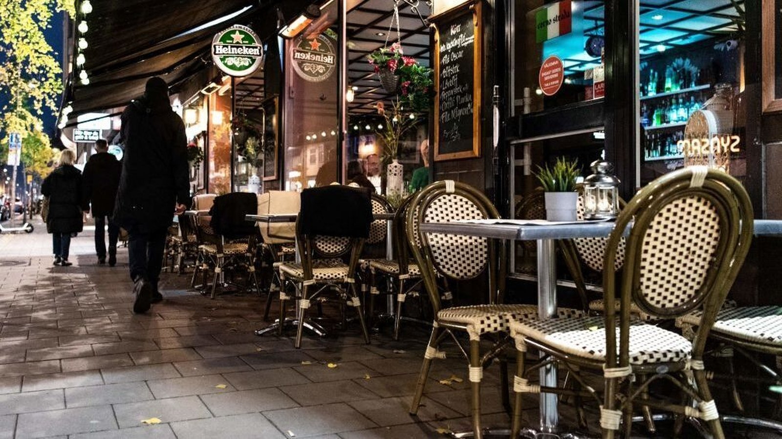 Thụy Điển &aacute;p dụng thẻ th&ocirc;ng h&agrave;nh Covid-19 từ ng&agrave;y 1/12 - Ảnh: AP