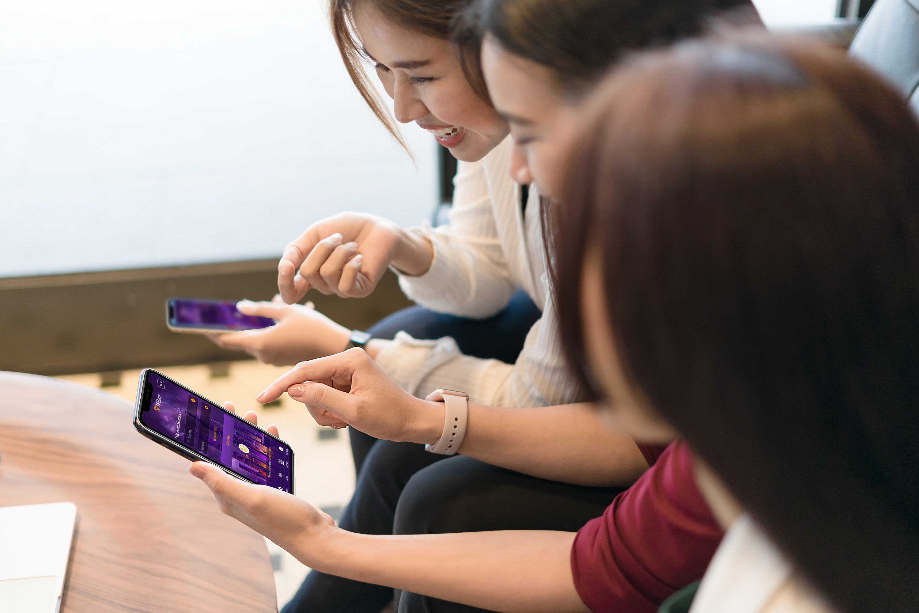 Mở t&agrave;i khoản tại bất cứ đ&acirc;u với phương thức eKYC tại TPBank Mobile.