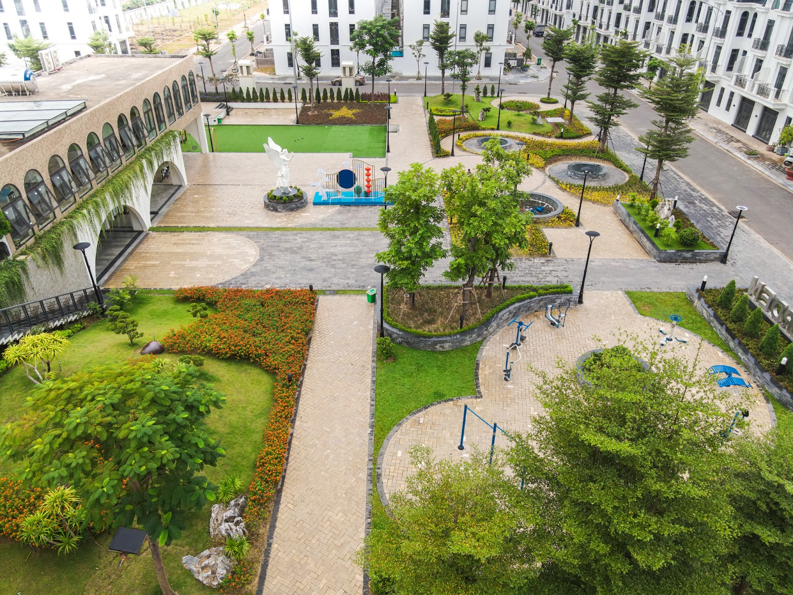 Những mảng không gian xanh tạo điểm nhấn cho Thái Hưng Crown Villas.