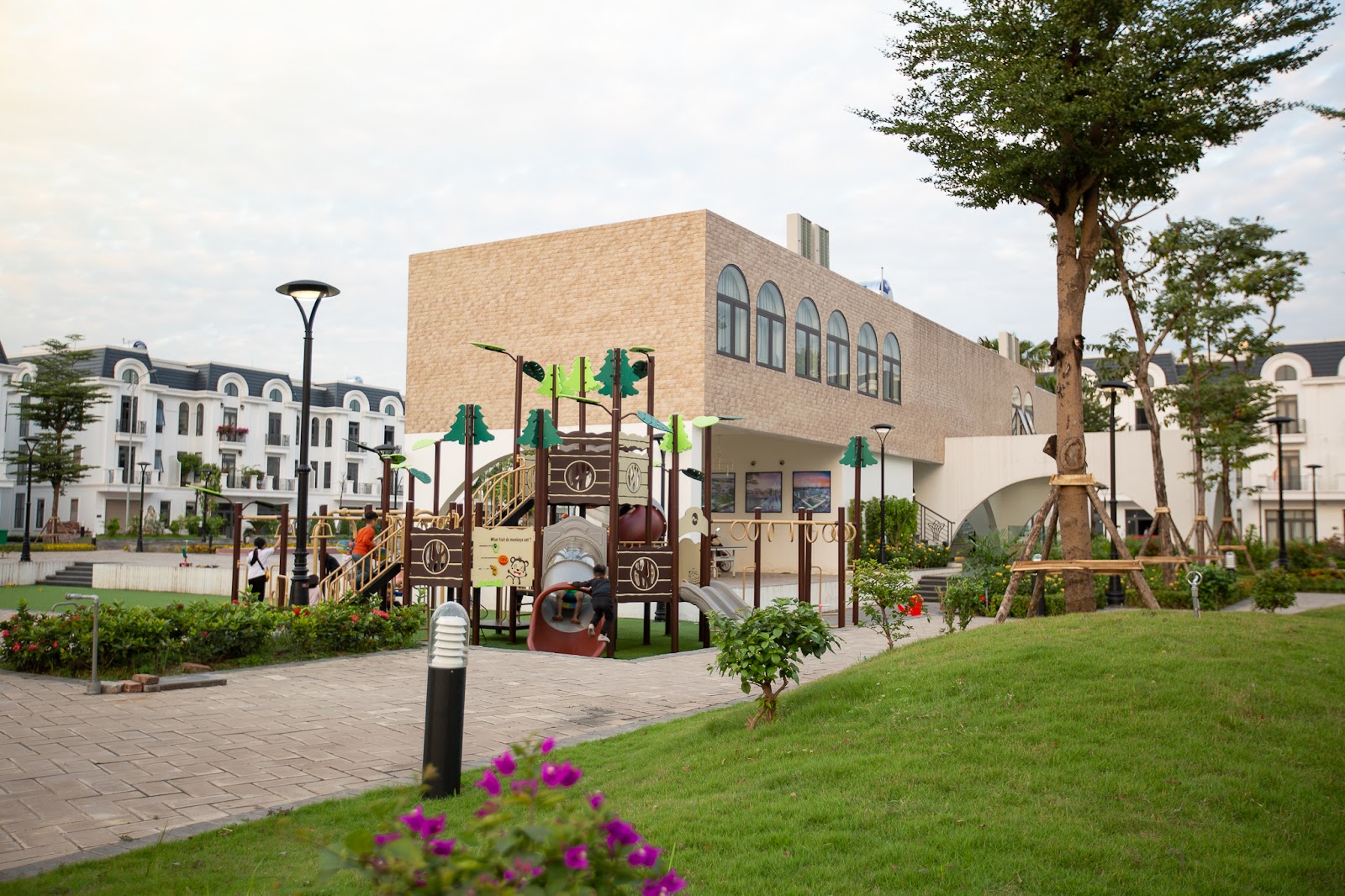 Dịch vụ cao cấp, tiện ích tối ưu giúp Thái Hưng Crown Villas gia tăng giá trị.