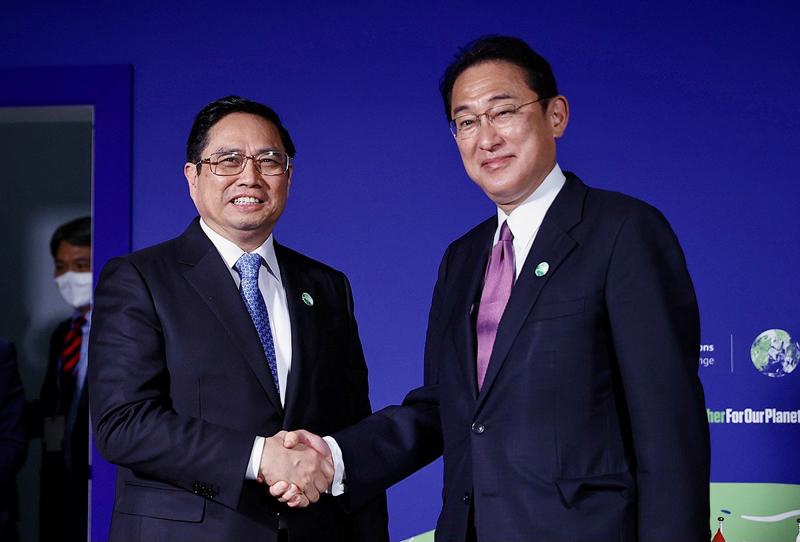 Thủ tướng Chính phủ Phạm Minh Chính và Thủ tướng Nhật Bản Kishida Fumio tiếp xúc song phương nhân dịp tham dự COP26 ngày 2/11 tại Vương quốc Anh - Ảnh: TTXVN