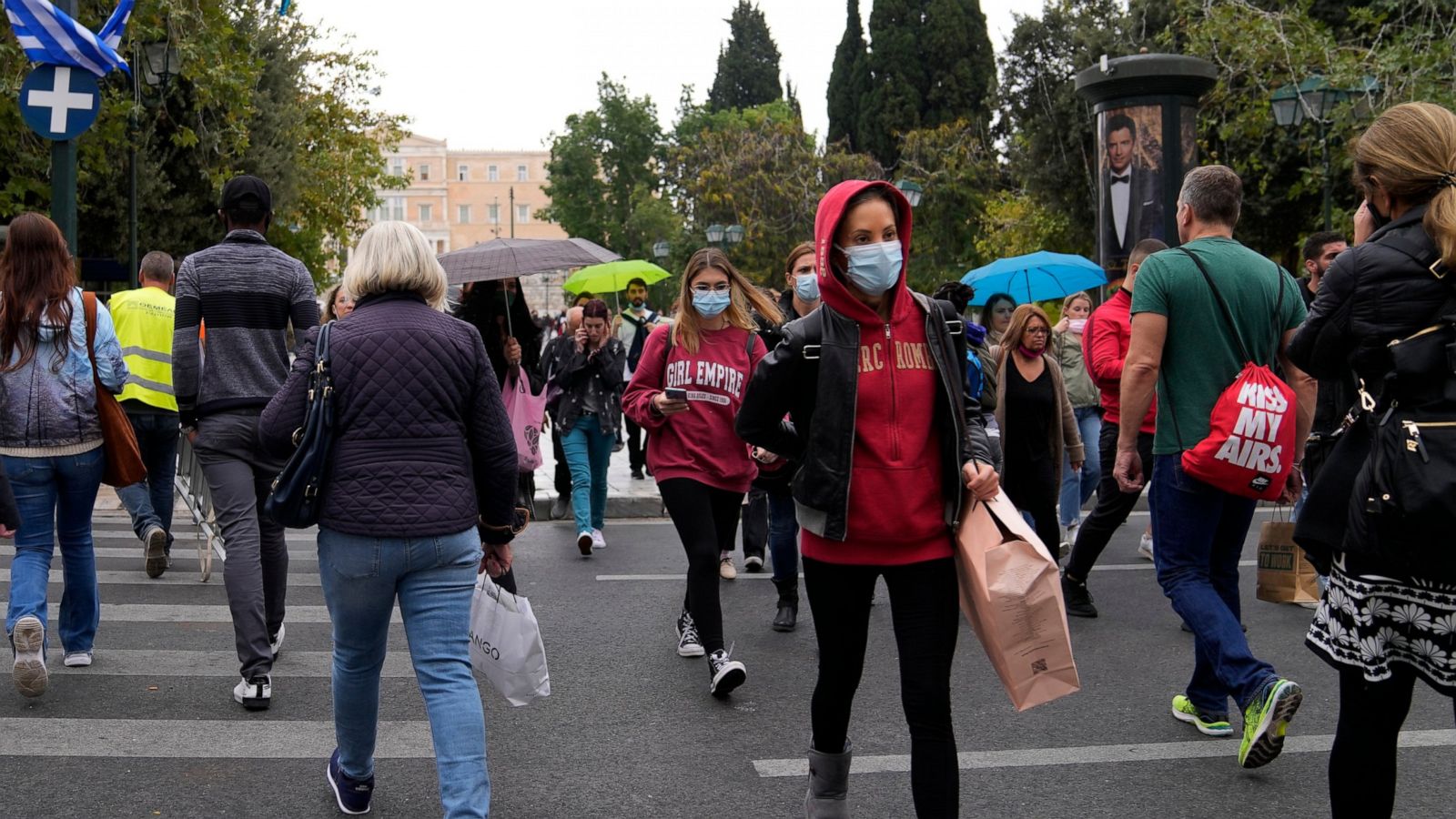 Kể từ khi thắt chặt c&aacute;c biện ph&aacute;p hạn chế v&agrave;o đầu th&aacute;ng 11, Hy Lạp ghi nhận khoảng 100.000 ca nhiễm Covid-19 mới - Ảnh: Wire