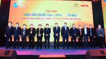 NAPAS & 13 local banks sign credit card deal