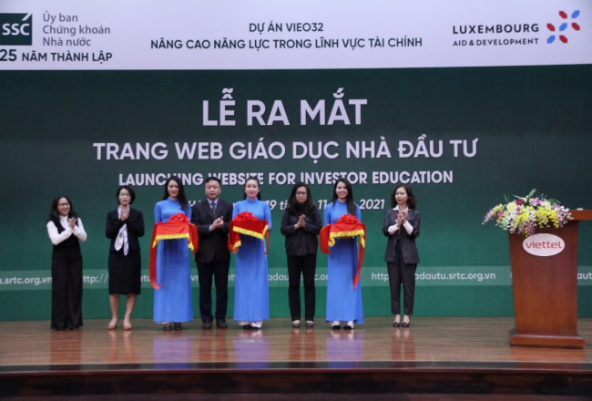 Lễ ra mắt trang web gi&aacute;o dục nh&agrave; đầu tư.