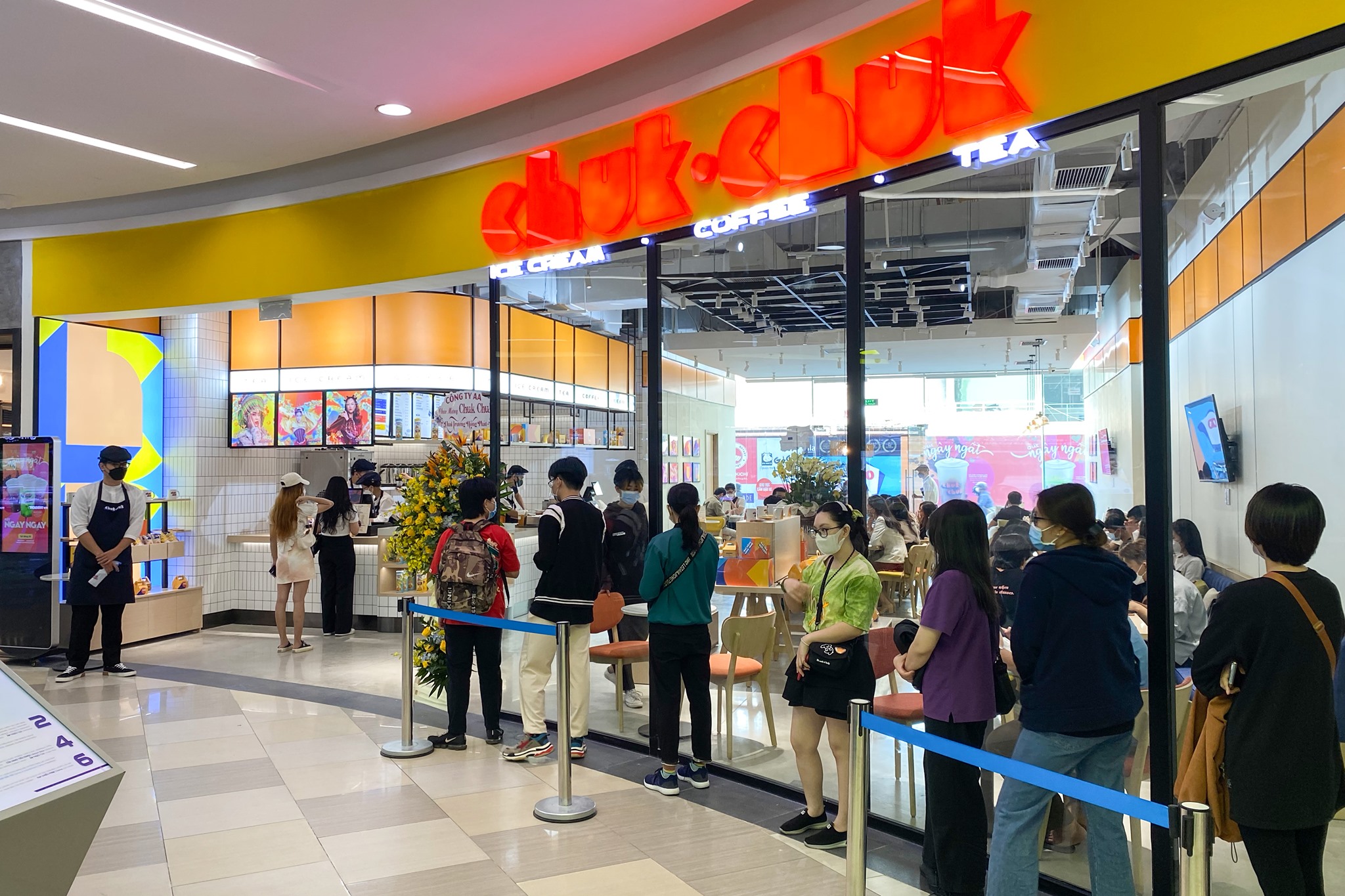 Sau gi&atilde;n c&aacute;ch x&atilde; hội, c&aacute;c thương hiệu mới dễ x&acirc;m chiếm nhanh c&aacute;c mặt bằng đẹp nhưng đang trống người thu&ecirc;.