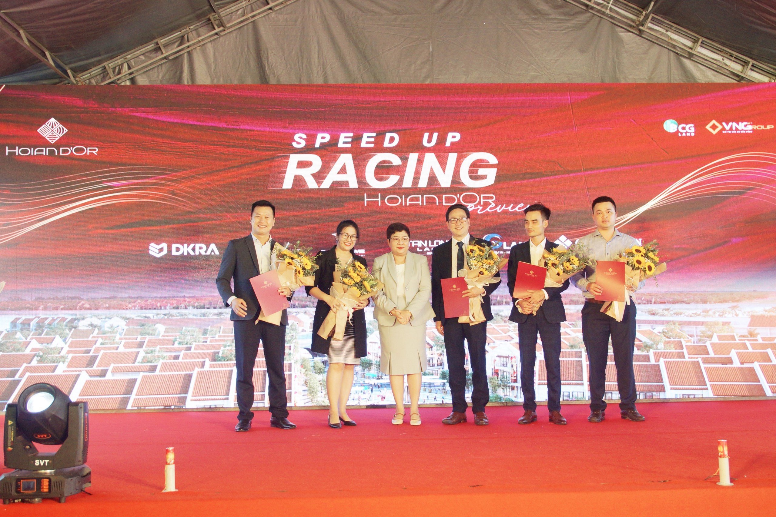 Nghi thức k&yacute; kết đại l&yacute; chiến lược ph&acirc;n phối dự &aacute;n Hoian d&rsquo;Or.