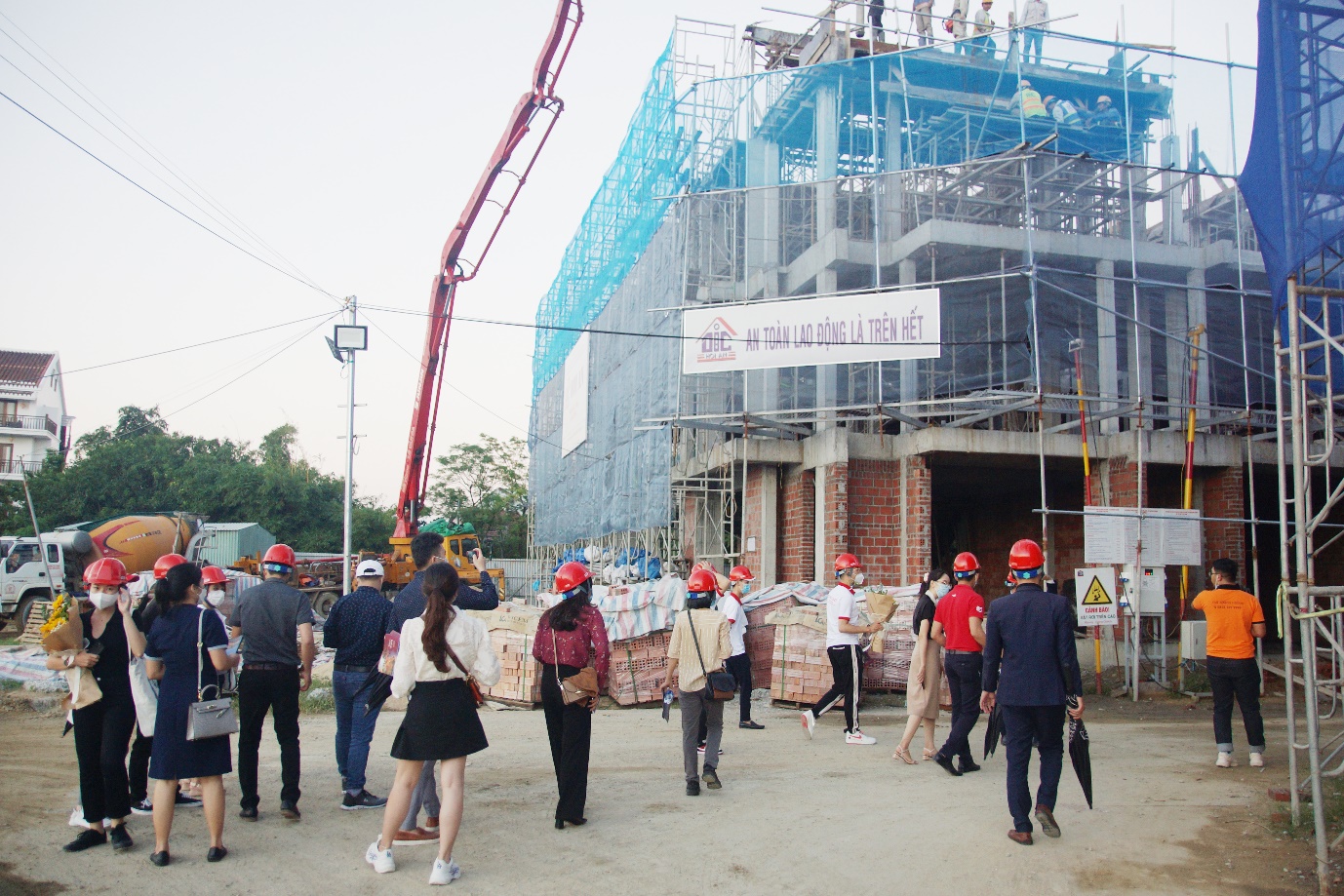 Hơn 150 chuy&ecirc;n vi&ecirc;n kinh doanh tham quan thực tế tiến độ thi c&ocirc;ng dự &aacute;n Hoian d&rsquo;Or.