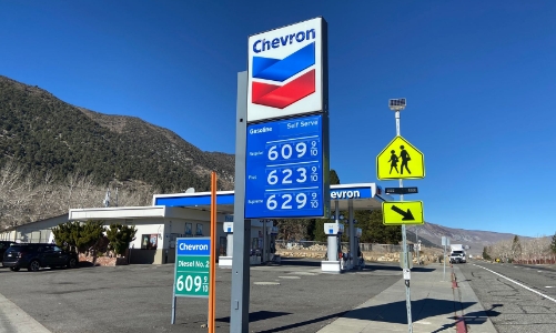 Người Mỹ lao đao vì giá xăng cao, có nơi tương đương 36.000 đồng/lít