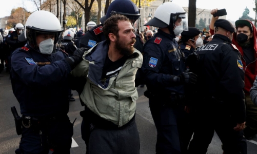 Châu Âu mạnh tay siết các biện pháp chống Covid, biểu tình lan rộng