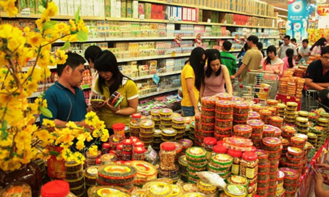 Không để thiếu hàng, sốt giá dịp Tết.