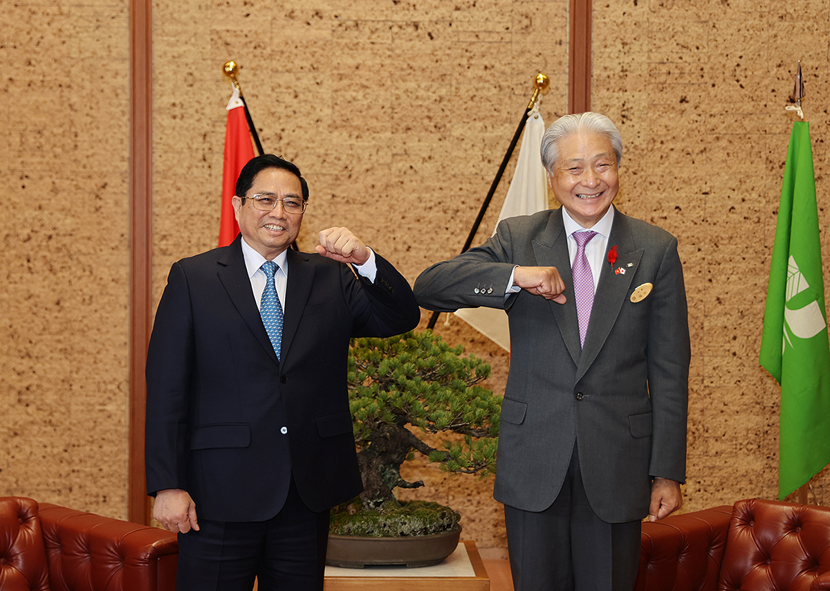 Thủ tướng Phạm Minh Chính gặp Thống đốc tỉnh Tochigi Fukuda Tomikazu. Ảnh - Bộ Ngoại giao. 
