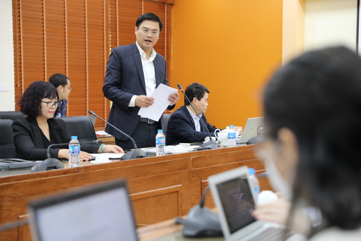 Ph&oacute; Gi&aacute;m đốc Ban quản l&yacute; Chương tr&igrave;nh ETEP Đặng Văn Huấn ph&aacute;t biểu tọa đ&agrave;m