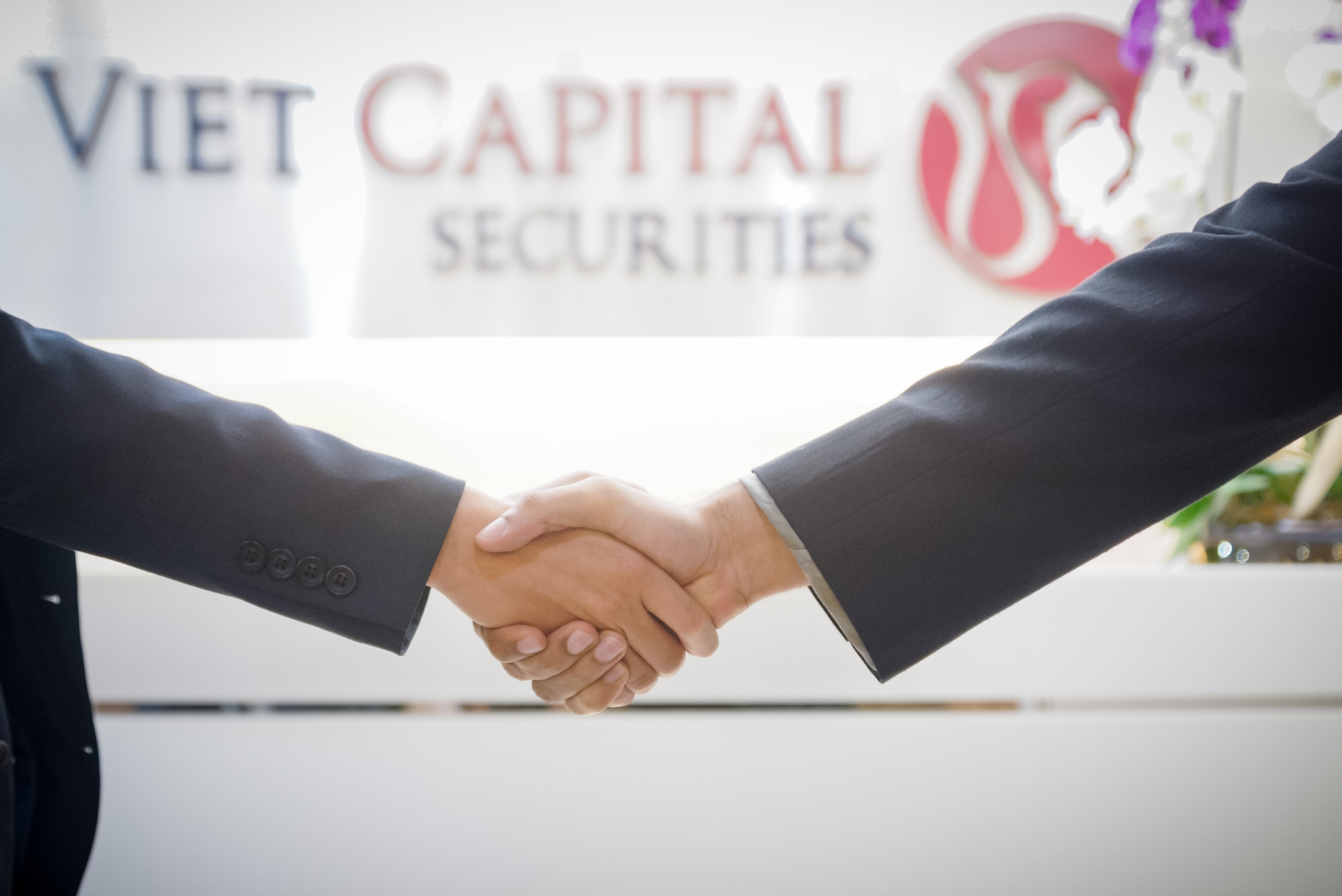 Khoản vay hợp vốn trị giá 100 triệu USD cho VCSC được thu xếp bởi Maybank Kim Eng Securities.